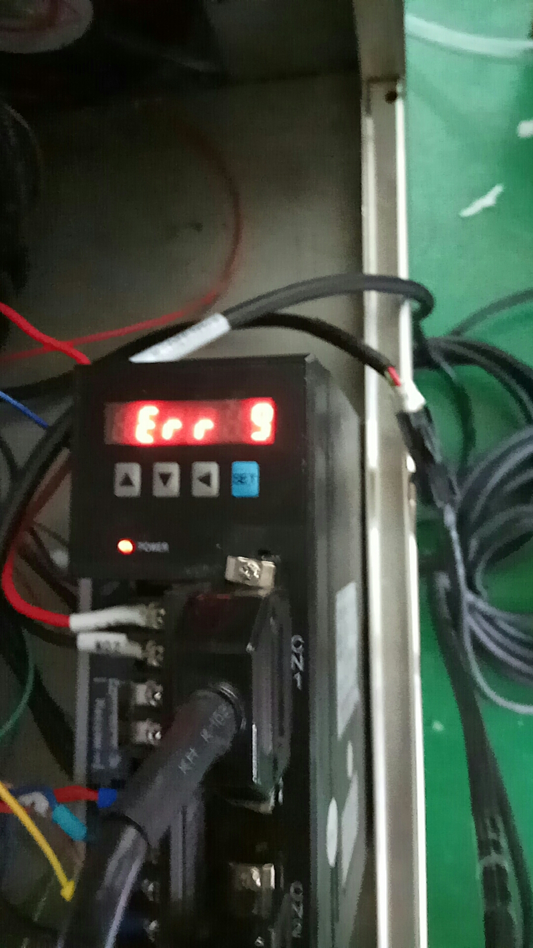 1587864926187392.jpg 凱恩帝伺服驅動器(qì)偶爾出現(xiàn)Err9故障維修.jpg